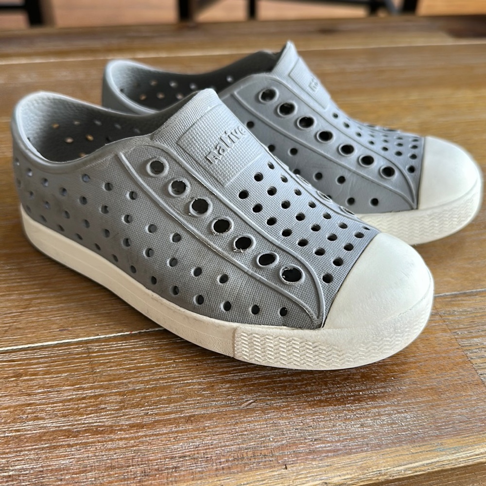 Native Jefferson Shoes Toddler size 9 Pigeon Grey